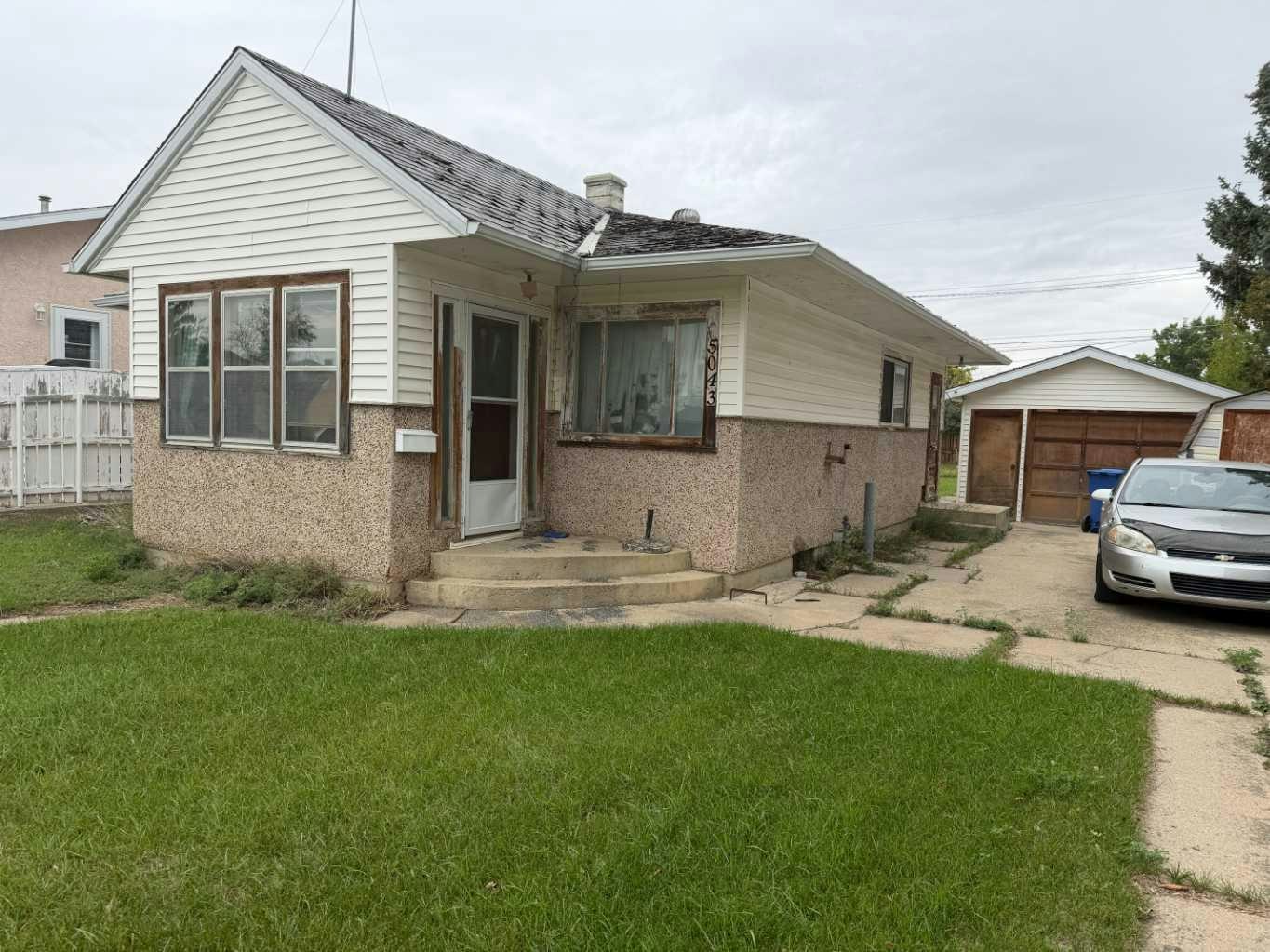 5043 41 Avenue, Taber, AB, T1G 1A5