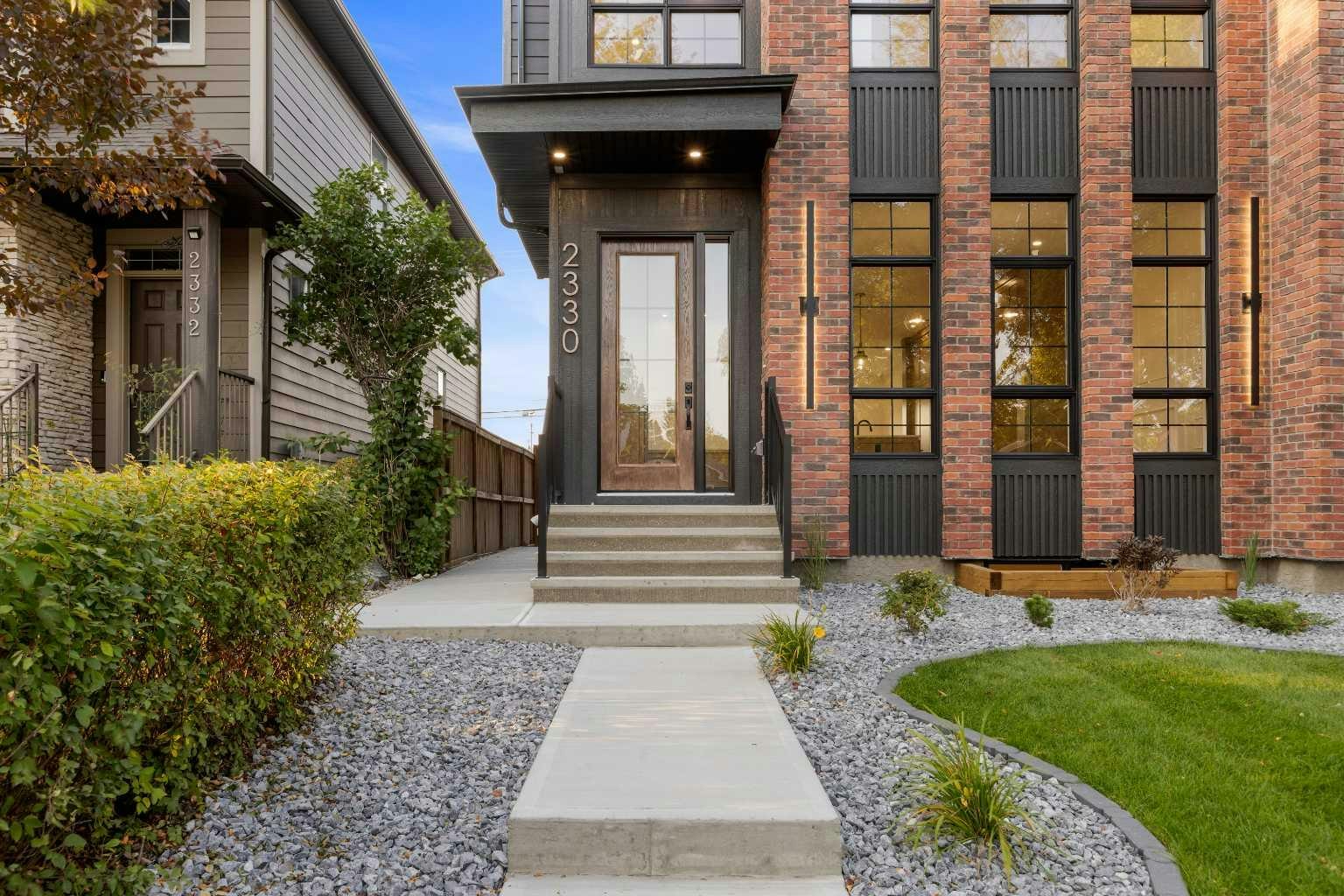 2330 54 Avenue SW, Calgary, AB, T3E 1M1