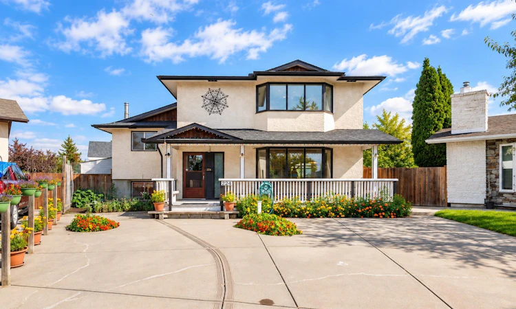 224 Pinetree Bay NE