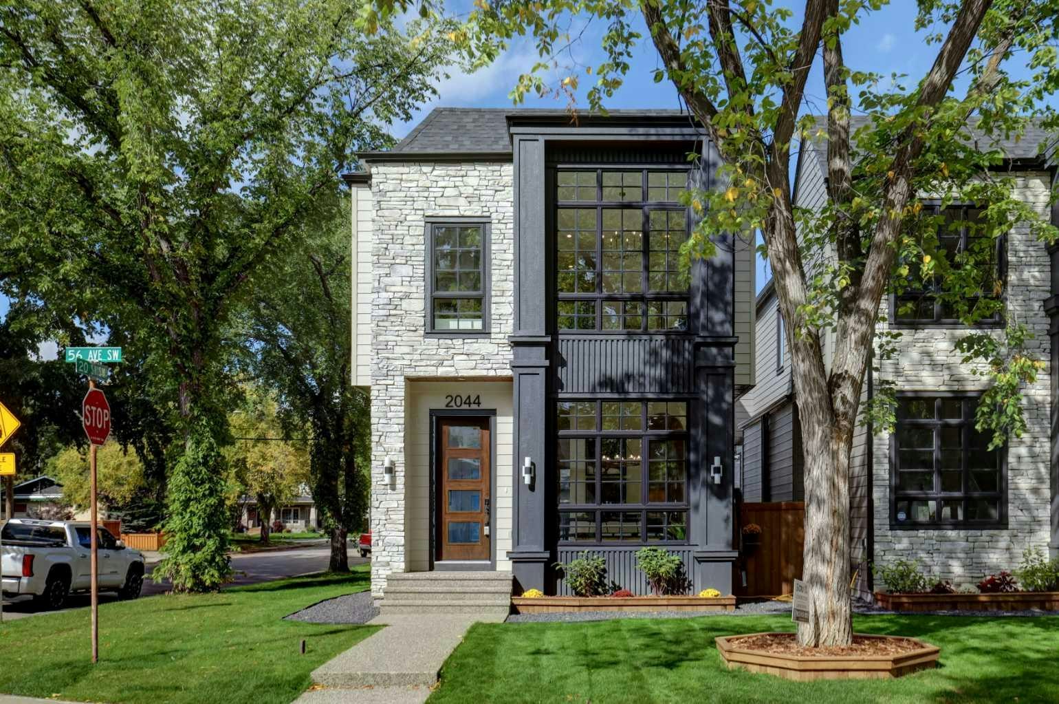 2044 56 Avenue SW, Calgary, AB, T3E 1M8