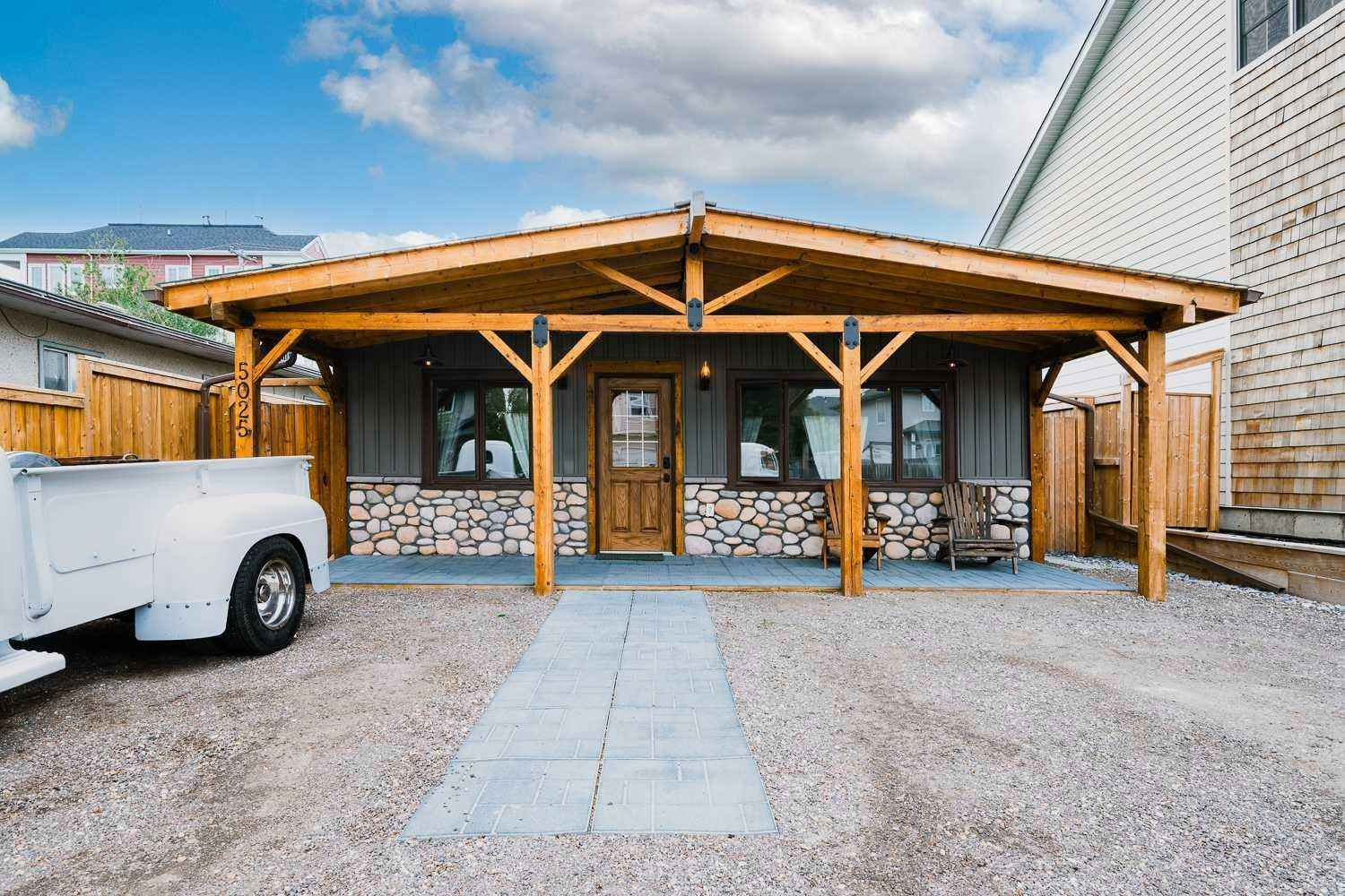 5025 47 Street, Sylvan Lake, AB, T4S 1C5