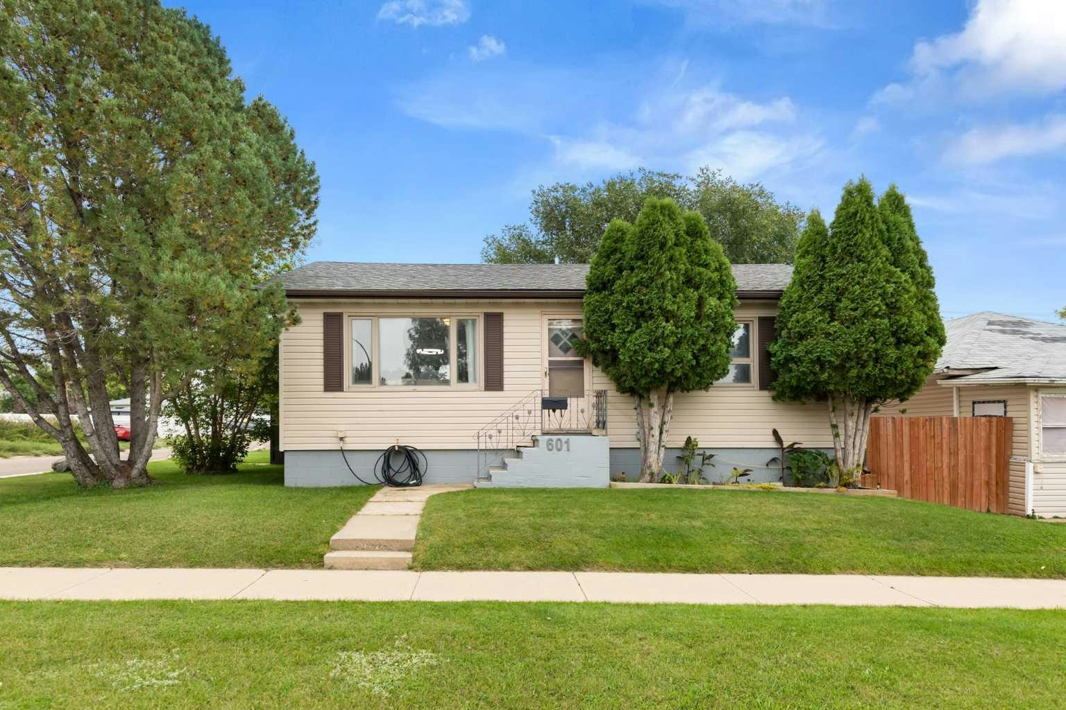 601 3 Street SE, Redcliff, AB, T0J 2P0