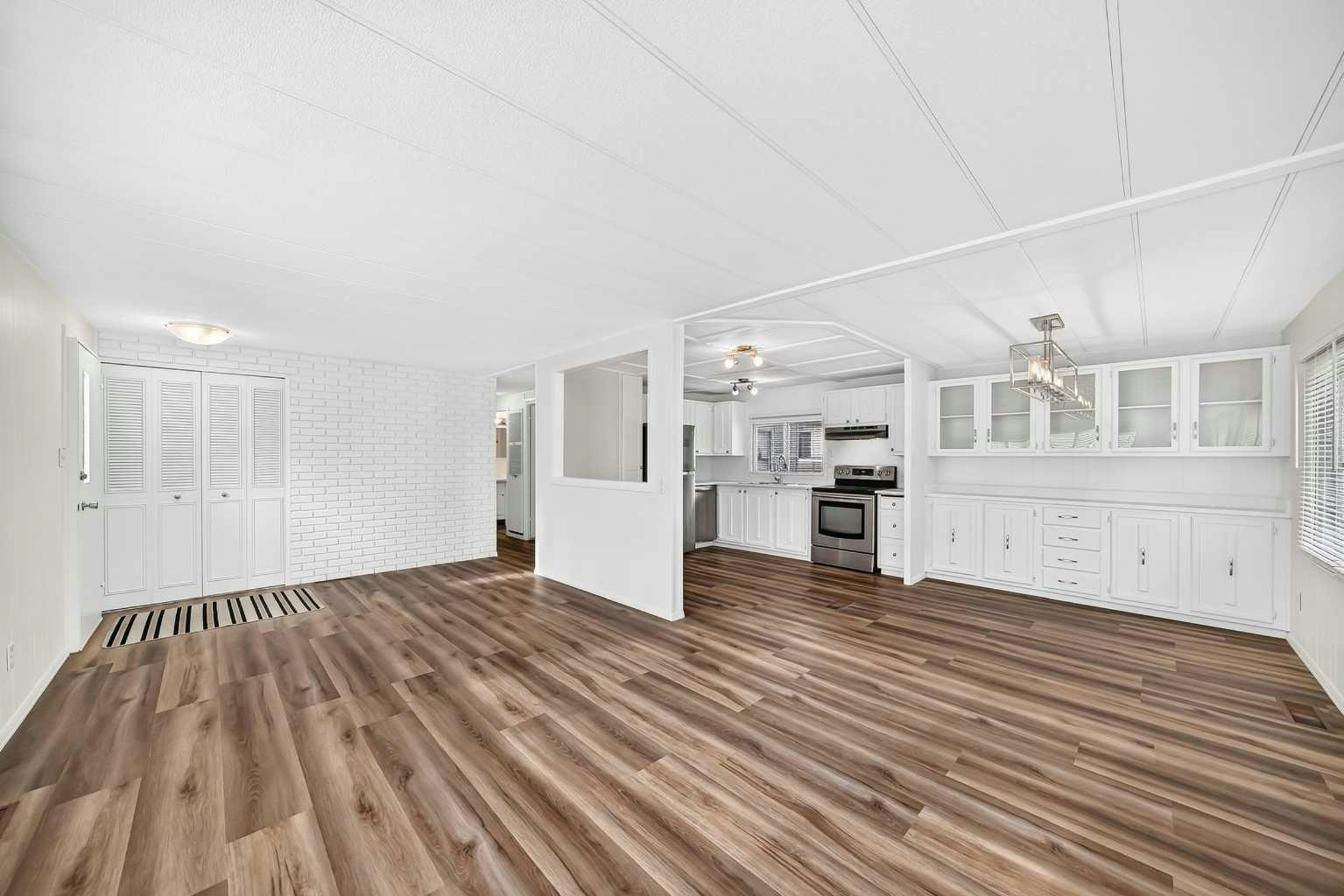 303-99 Arbour Lake Road NW, Calgary, AB, T3G 4E4