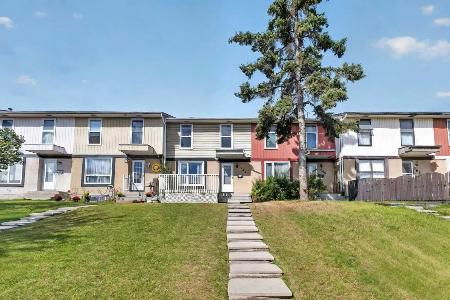 207 Penworth Drive SE, Calgary, AB, T2A 5E2