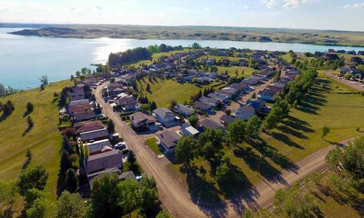 663 Lakeside Drive