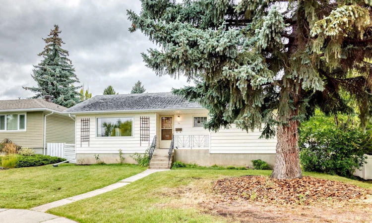14 Carnarvon Way NW