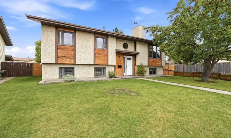 102 Richards Crescent