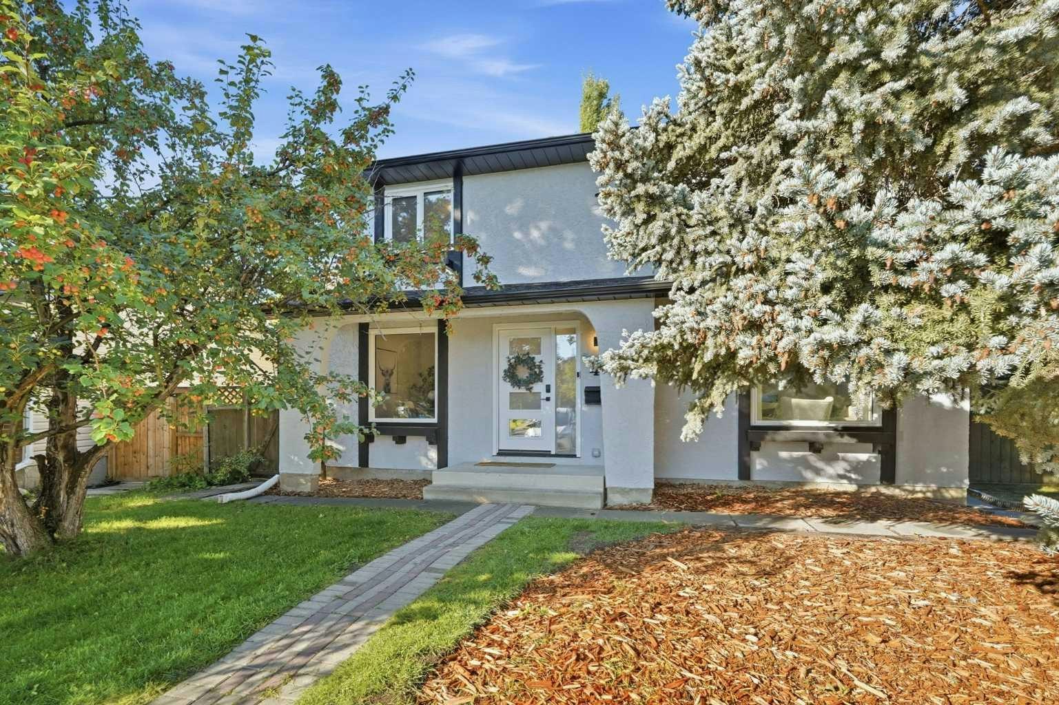 44 Cedarwood Bay SW, Calgary, AB, T2W 3H7