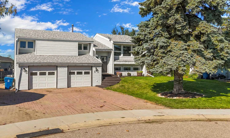 25 Fairway Crescent