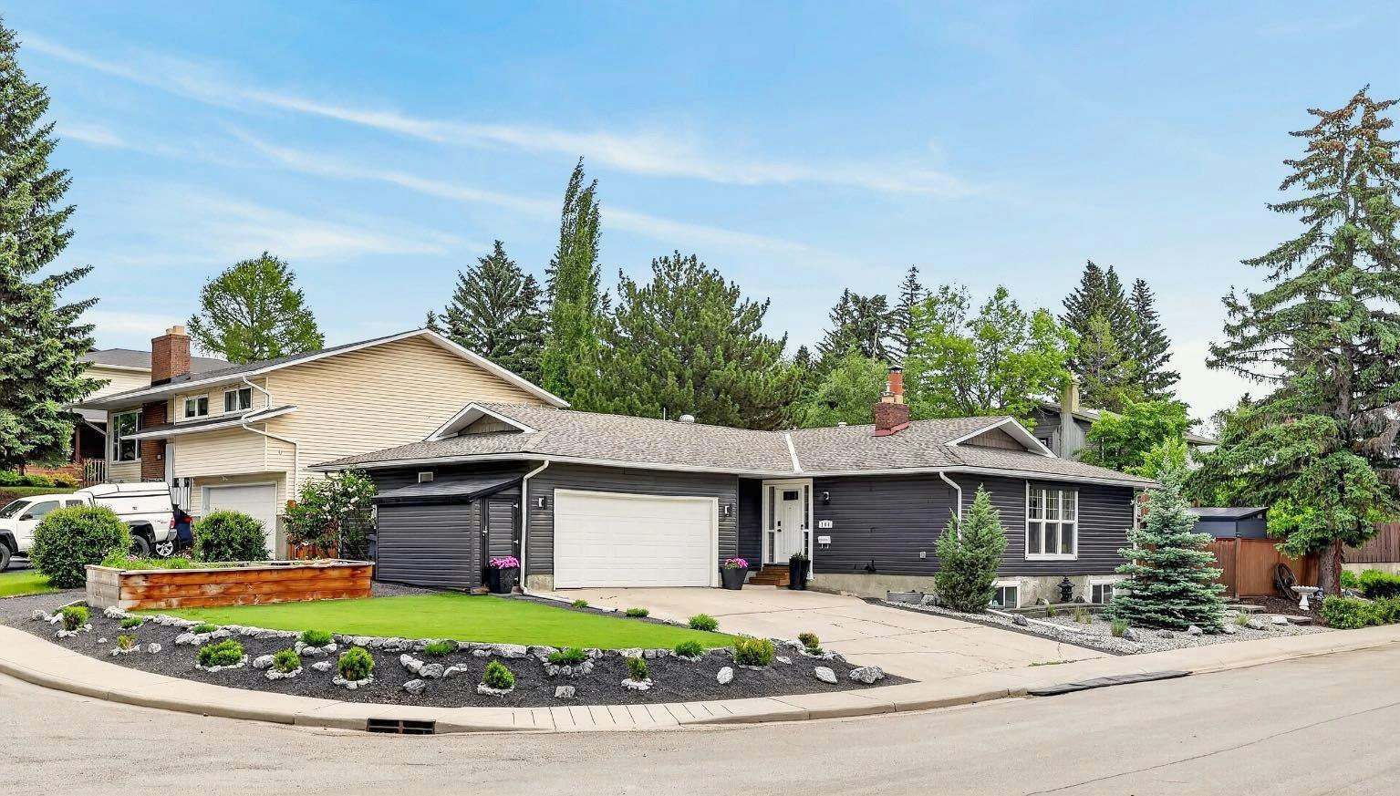 104 Silver Springs Green NW, Calgary, AB, T3B 3Y9