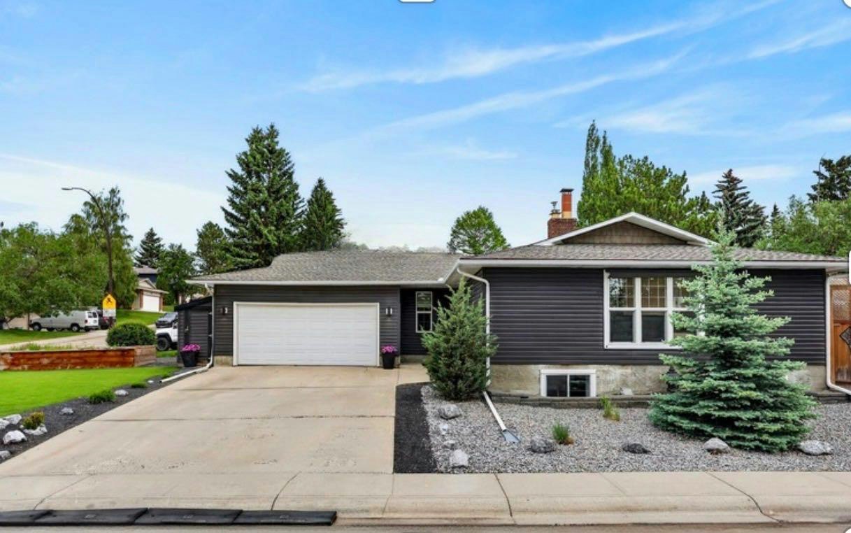104 Silver Springs Green NW, Calgary, AB, T3B 3Y9