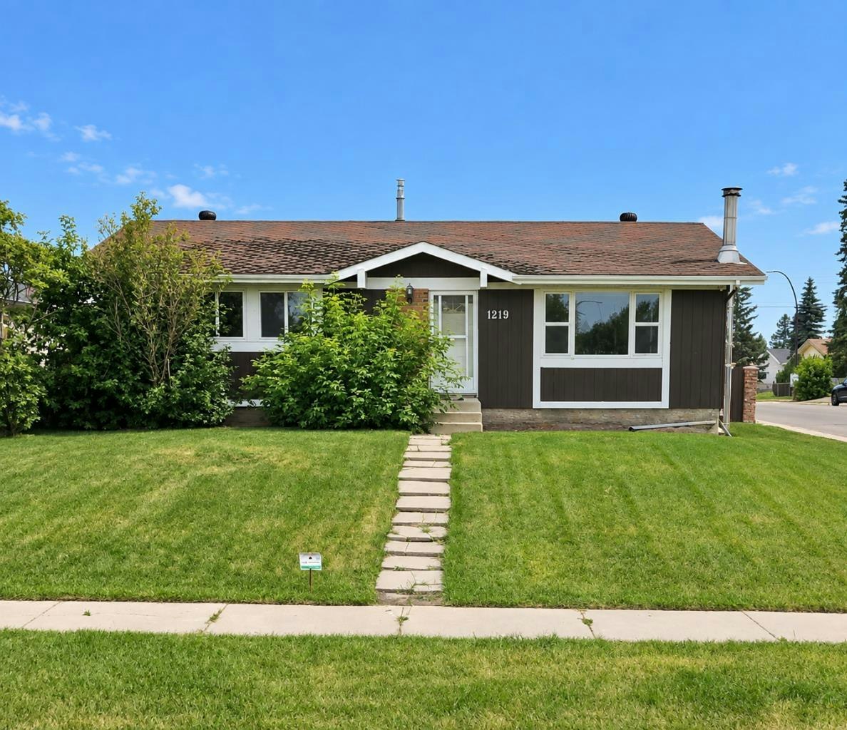 1219 68 Street NE, Calgary, AB, T2A 5K6