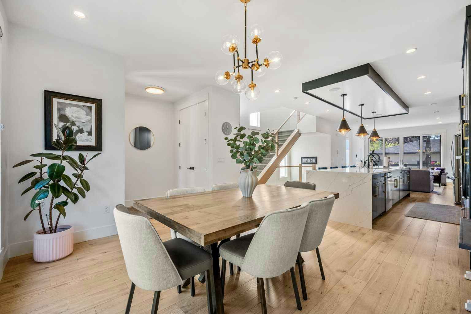 2213 25 Avenue NW, Calgary, AB, T2M 2C2