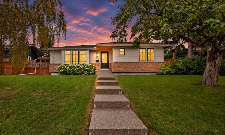 256 Westminster Drive SW