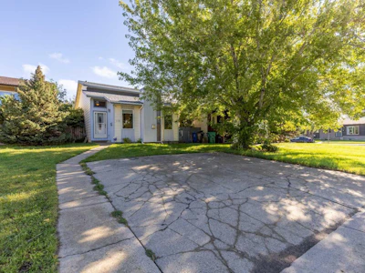 119 Red Crow Boulevard W - 2