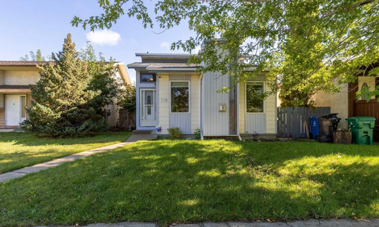 119 Red Crow Boulevard W
