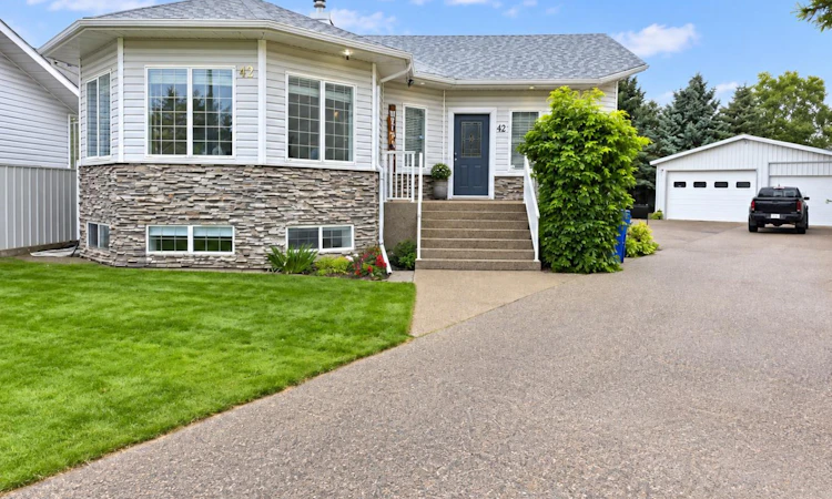 42 Staffordville Crescent N