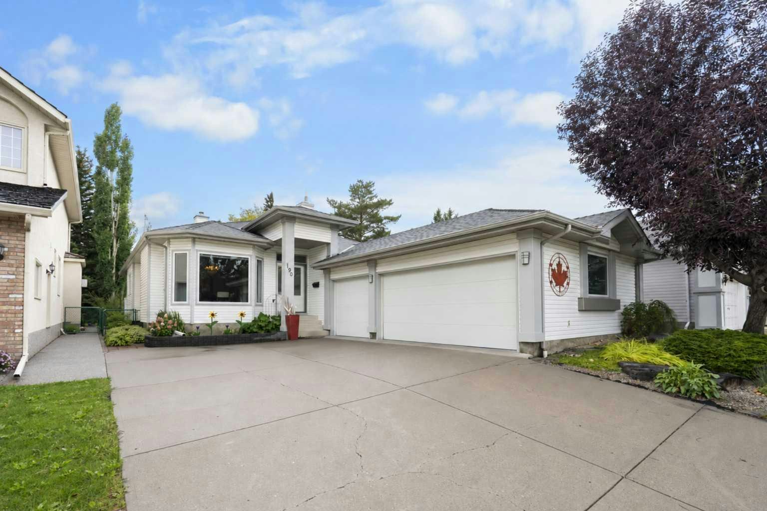 190 Woodpark Circle SW, Calgary, AB, T2W 6G1