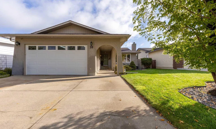 10 Seneca Place W