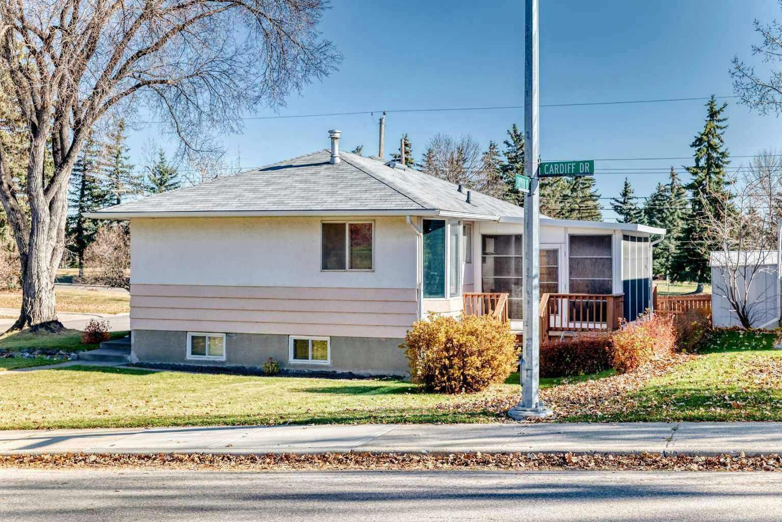 3 Croydon Road NW, Calgary, AB, T2K 1S4