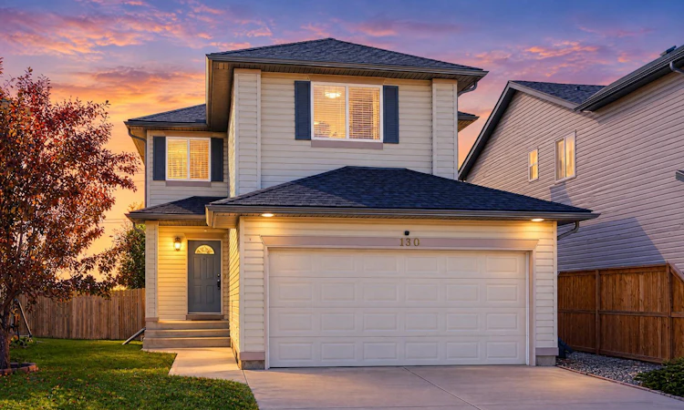 130 Somerglen Way SW