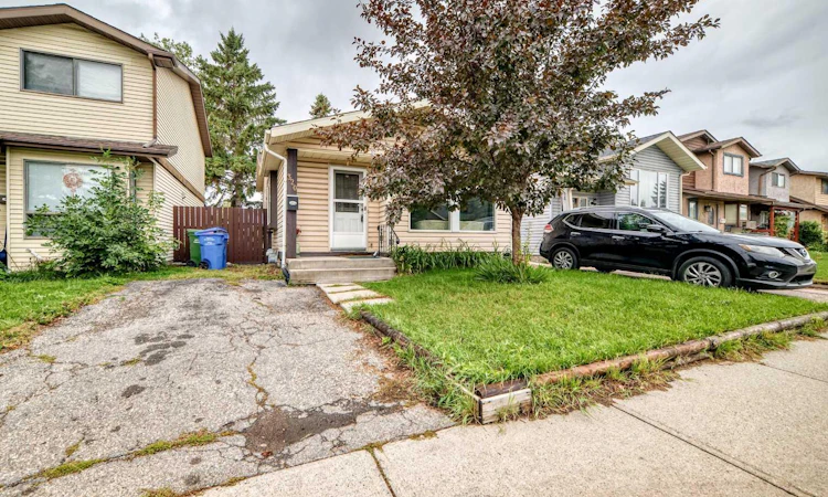320 Abinger Crescent NE