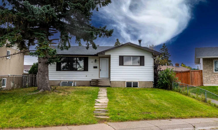 43 Maranda Close NE