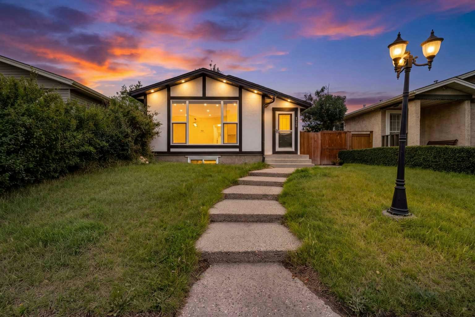 124 Castlebrook Road NE, Calgary, AB, T3J 1R1