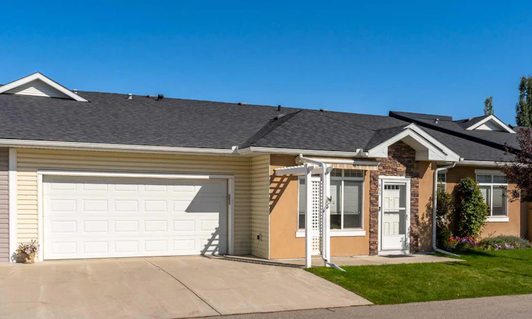 405 Sunvale Crescent NE