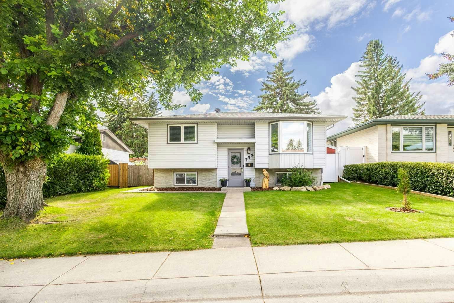 723 Canfield Place SW, Calgary, AB, T2W 1K7
