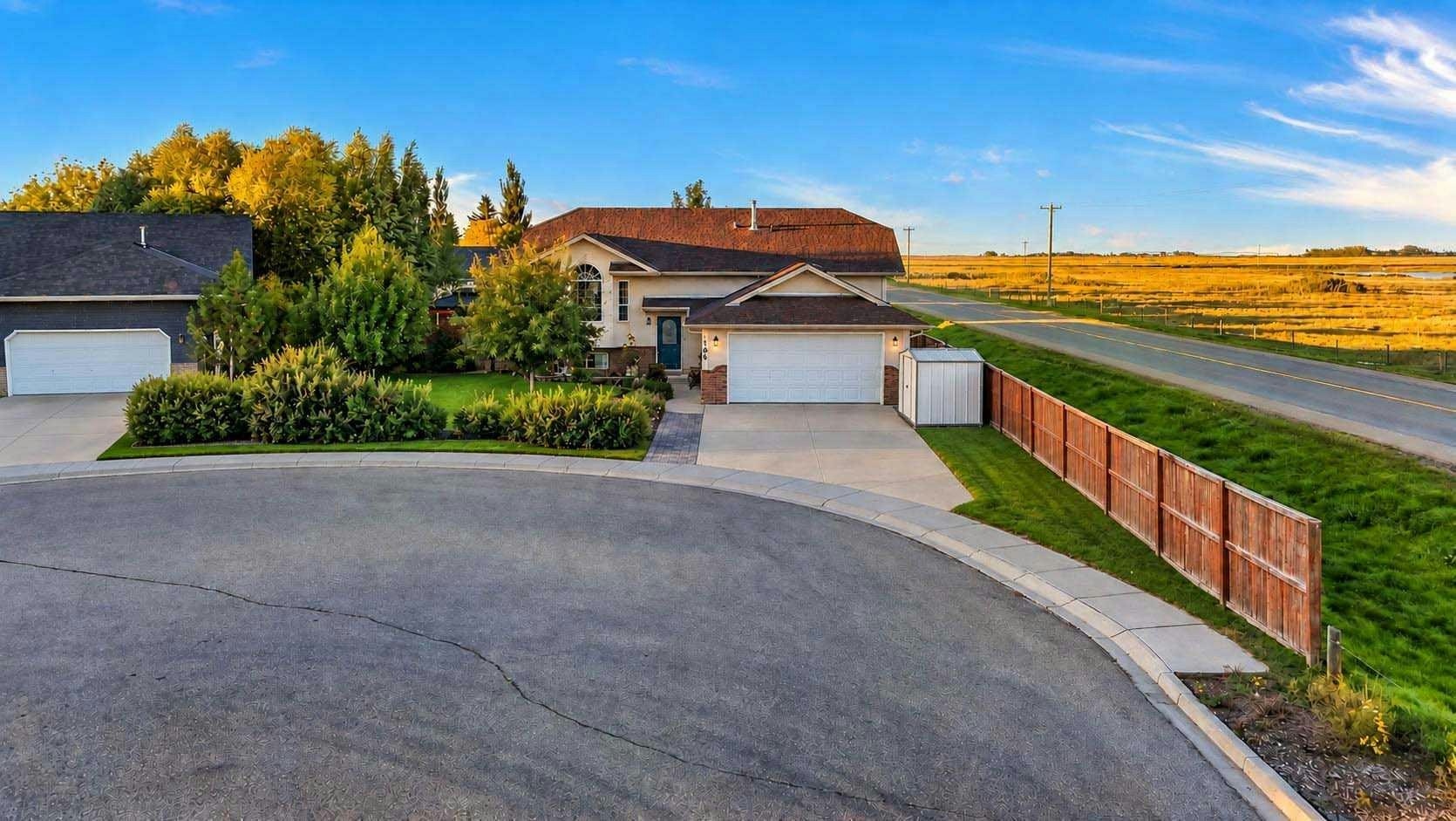 106 Strathaven Bay, Strathmore, AB, T1P 1M2