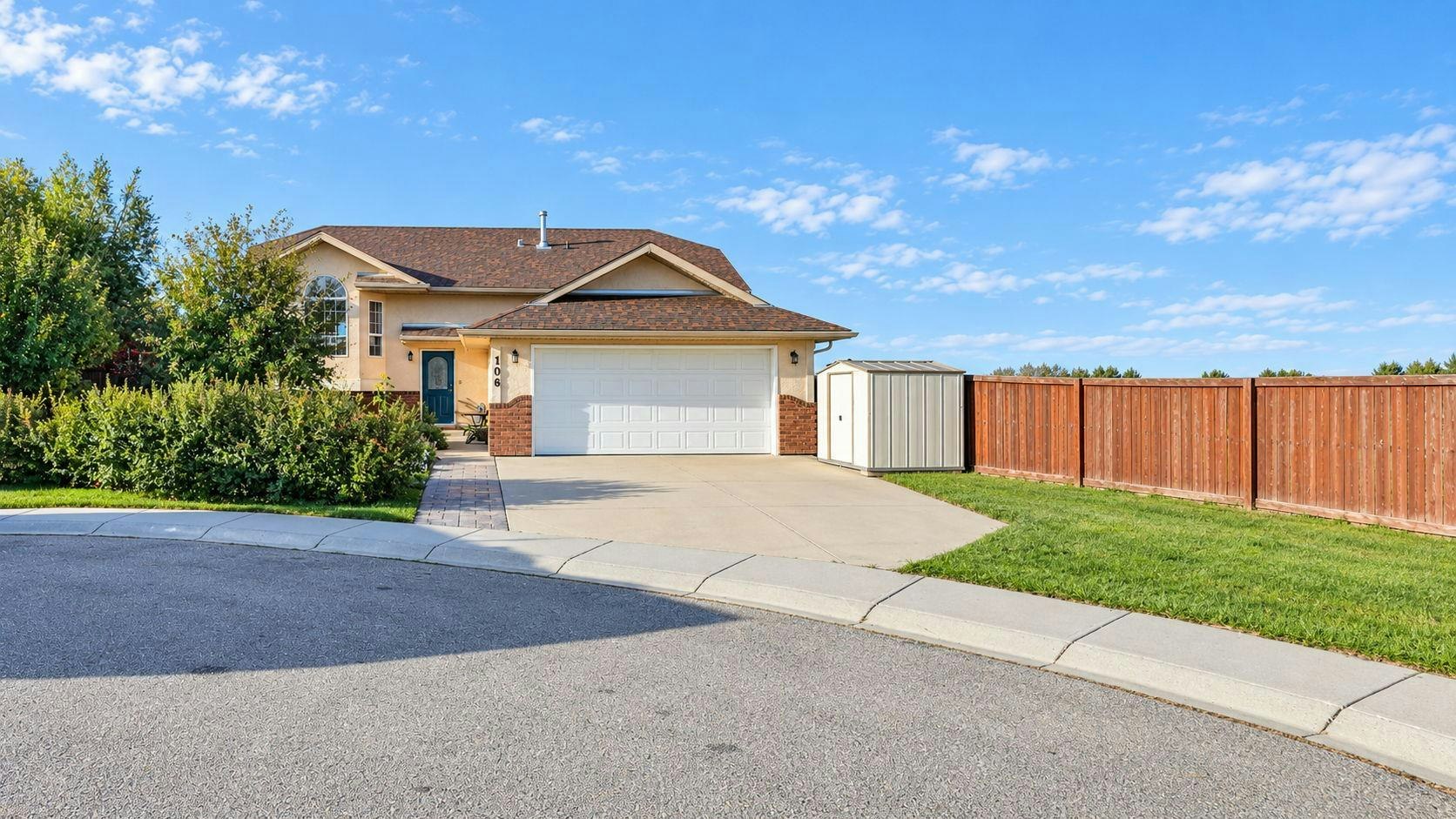 106 Strathaven Bay, Strathmore, AB, T1P 1M2