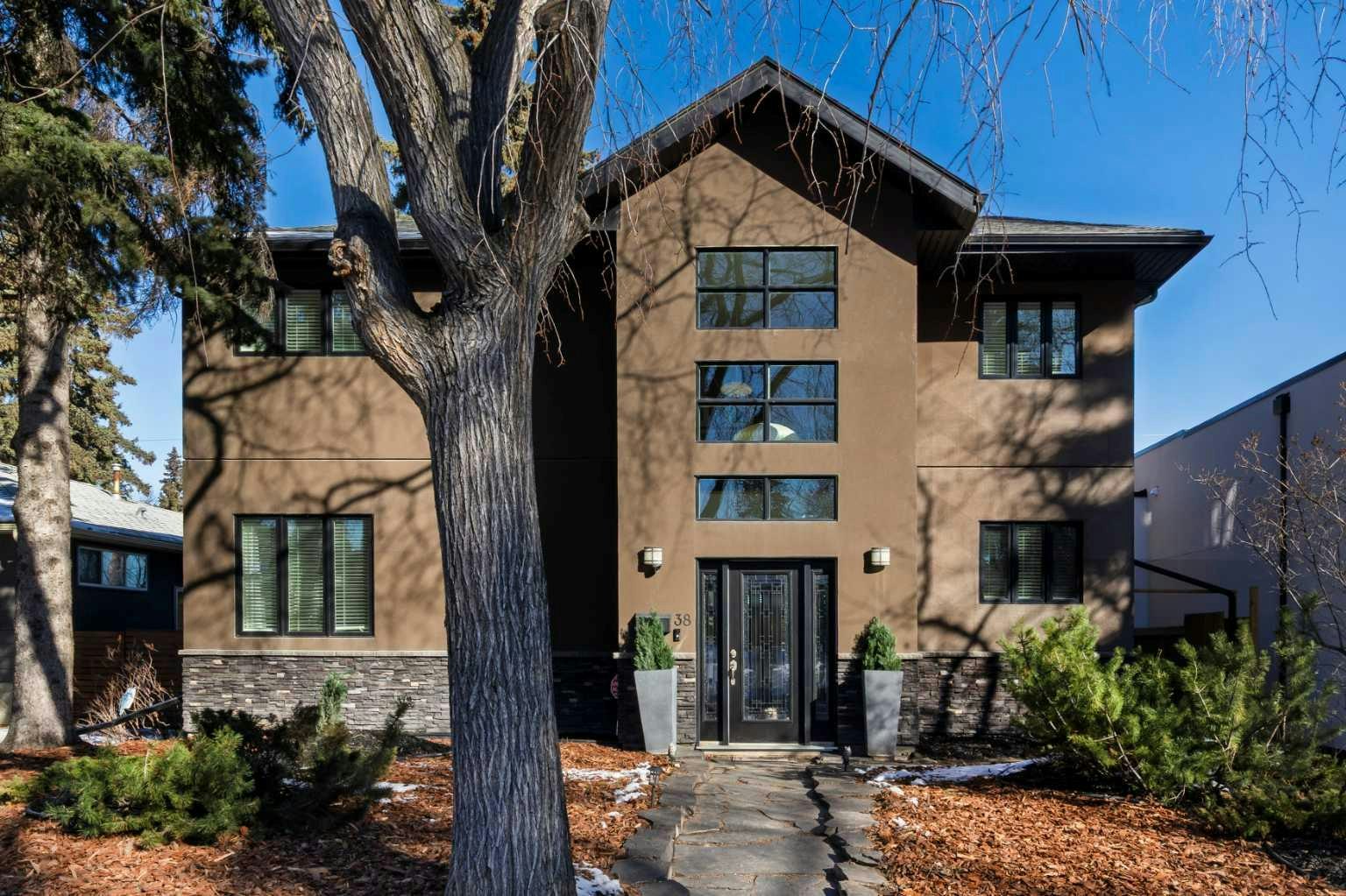 38 Lissington Drive SW, Calgary, AB, T3E 5E1