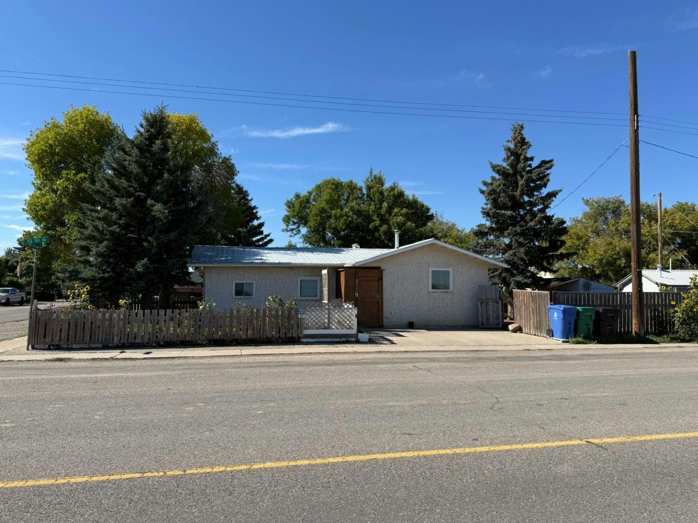1239 41 Avenue N, Lethbridge, AB, T1H 6A4