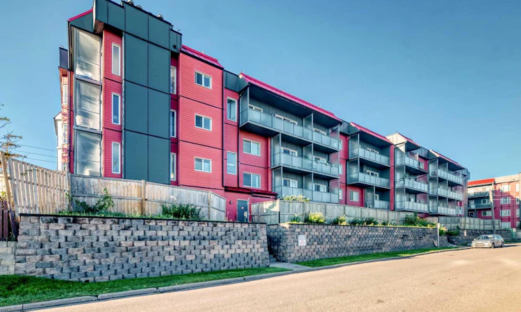110-335 Garry Crescent NE
