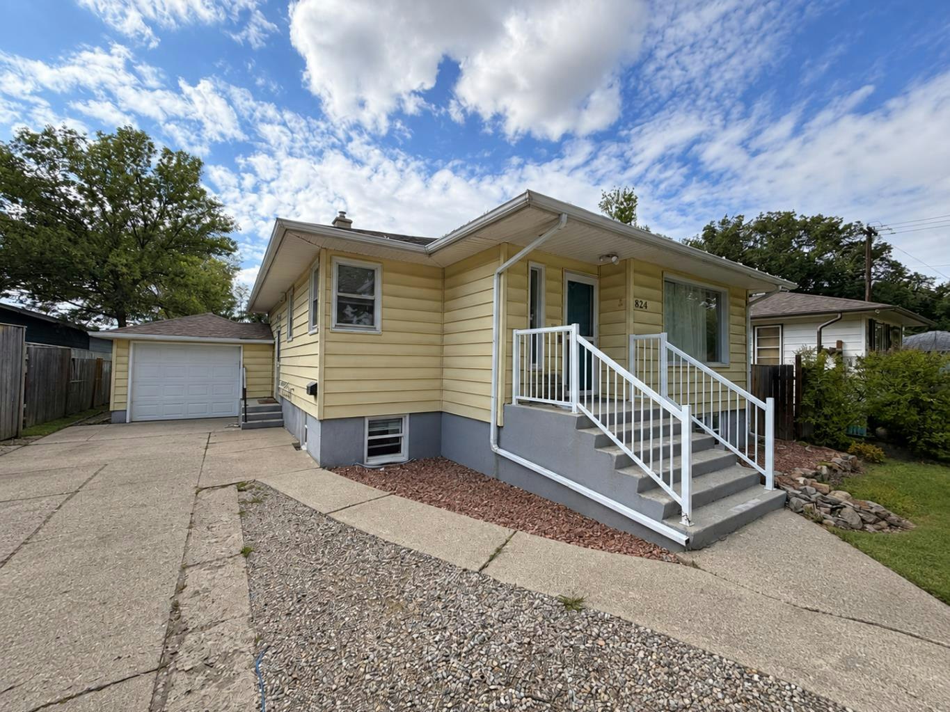 824 5 Street S, Lethbridge, AB, T1J 2C6