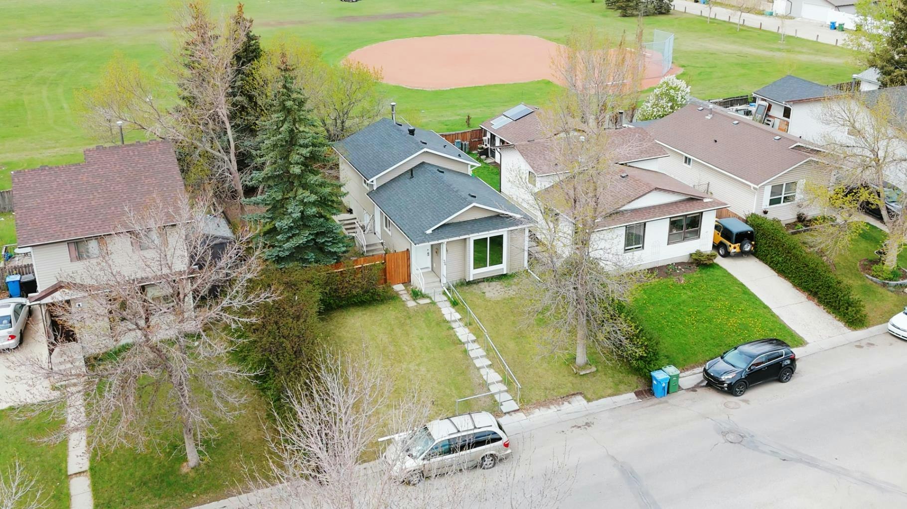 36 Castleglen Way NE, Calgary, AB, T3J 1T3