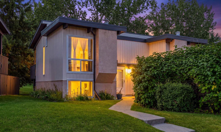 125 Oaktree Lane SW