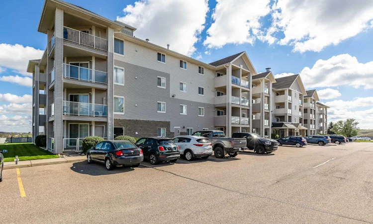 320-1648 Saamis Drive NW