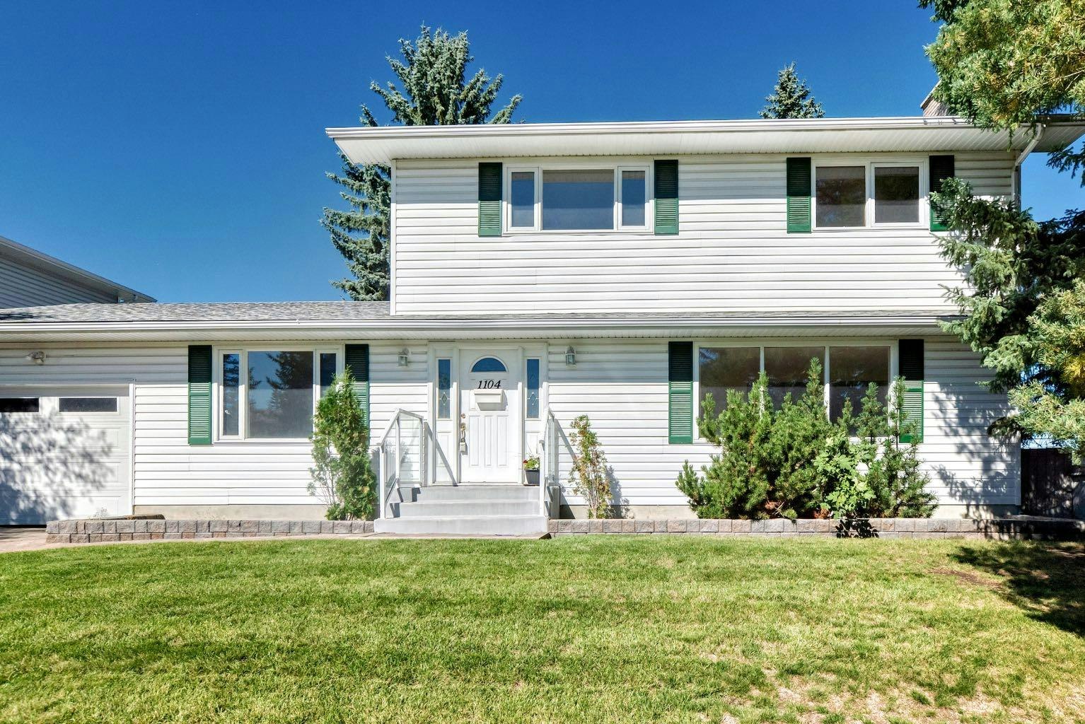 1104 Southglen Drive SW, Calgary, AB, T2W 0X1