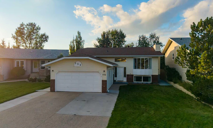 115 Mt. Crandell Cres W