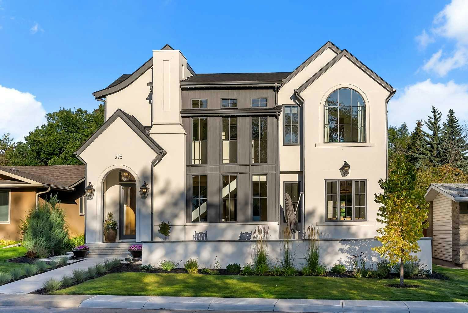 370 Capri Crescent NW, Calgary, AB, T2L 1B2