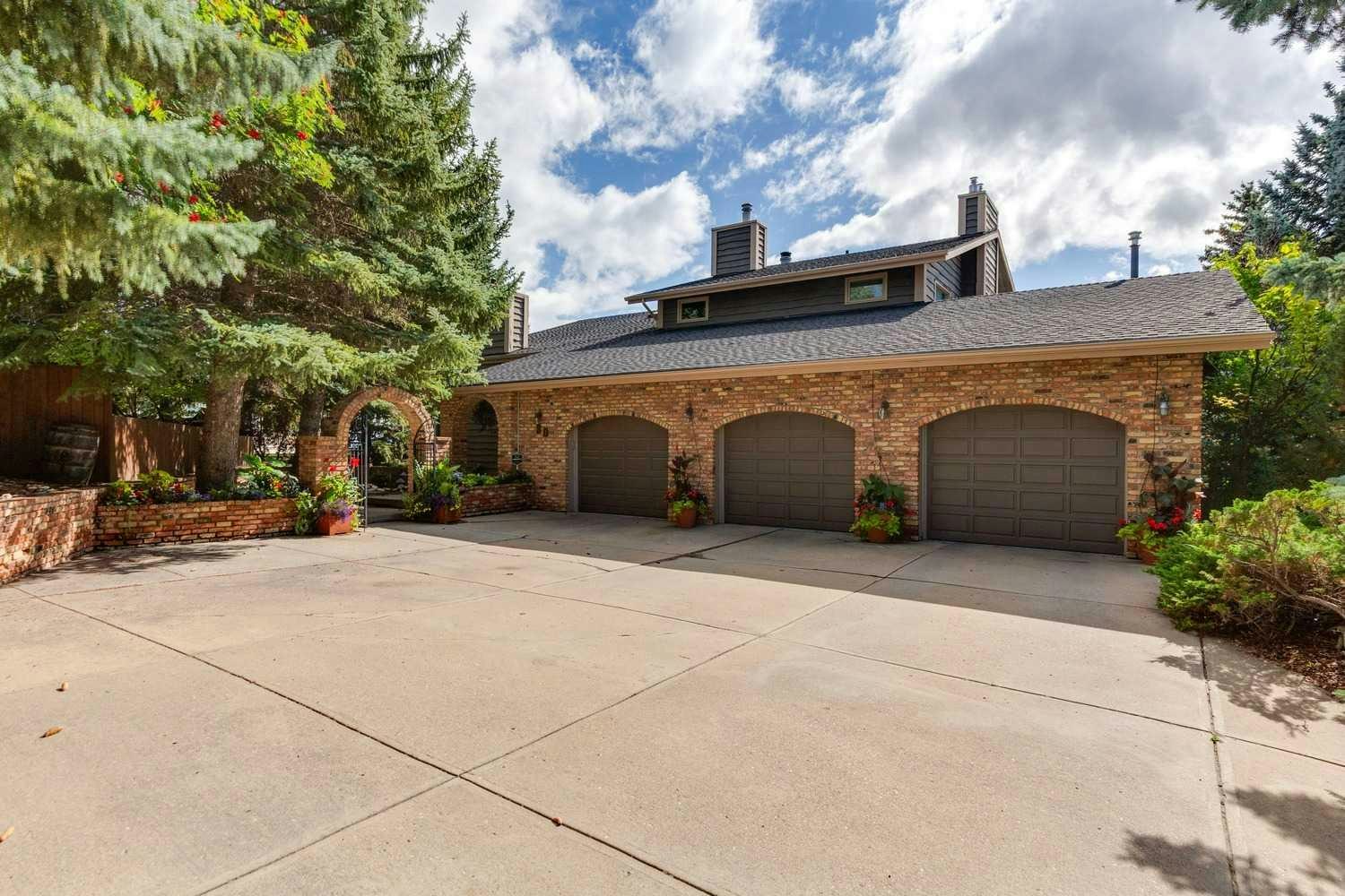 20 Silver Creek Place NW, Calgary, AB, T3B 5A2