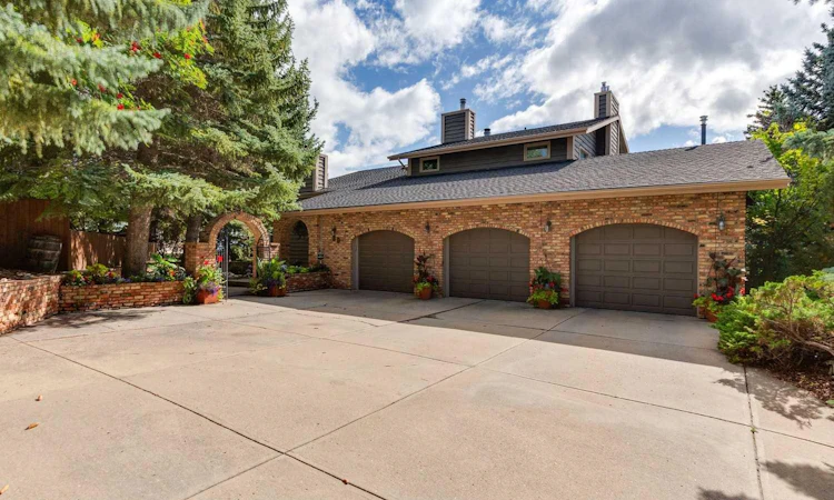 20 Silver Creek Place NW