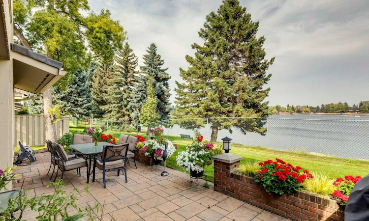 219-20 Midpark Crescent SE