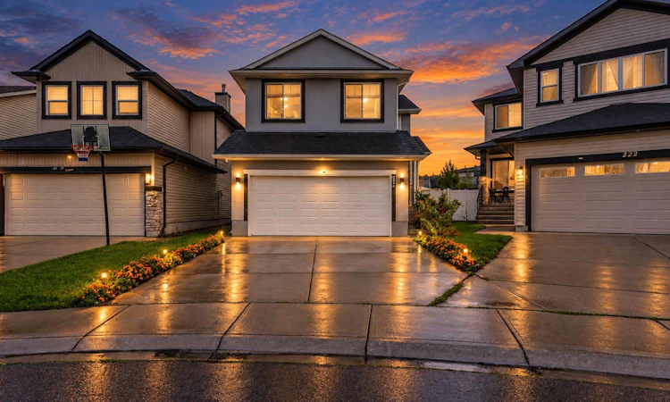 226 Saddlecrest Close Close