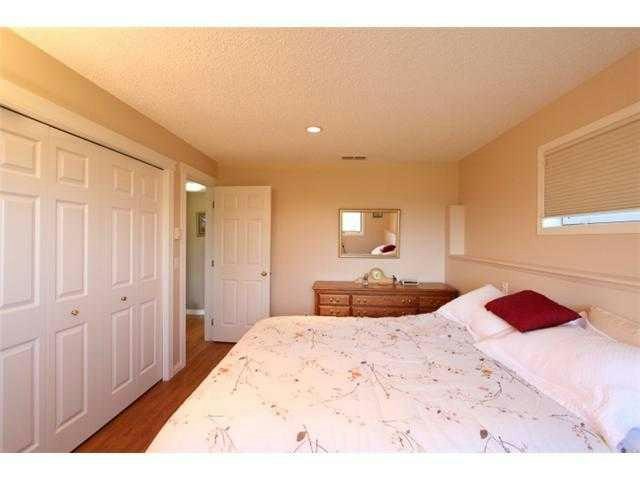 76 Valley Creek Crescent NW, Calgary, AB, T3B 5V3