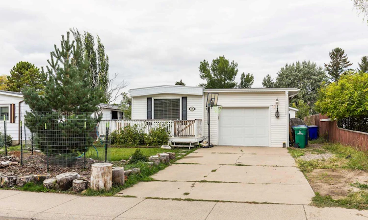 135 Dalhousie Court W