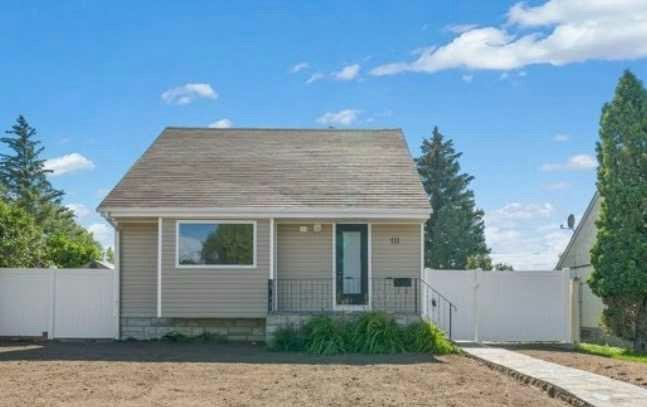 111 10 Street SW, Medicine Hat, AB, T1A 4R1