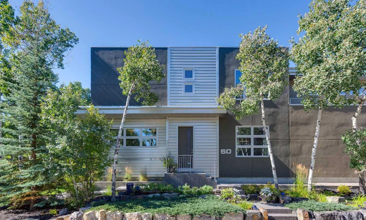 50 Posthill Drive SW
